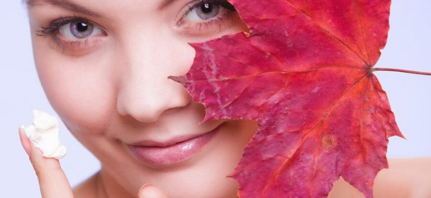 Гид: Как правильно ухаживать за сухой кожей лица в разное время года